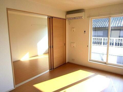 物件内観写真11　(室内写真は別部屋の写真です。)