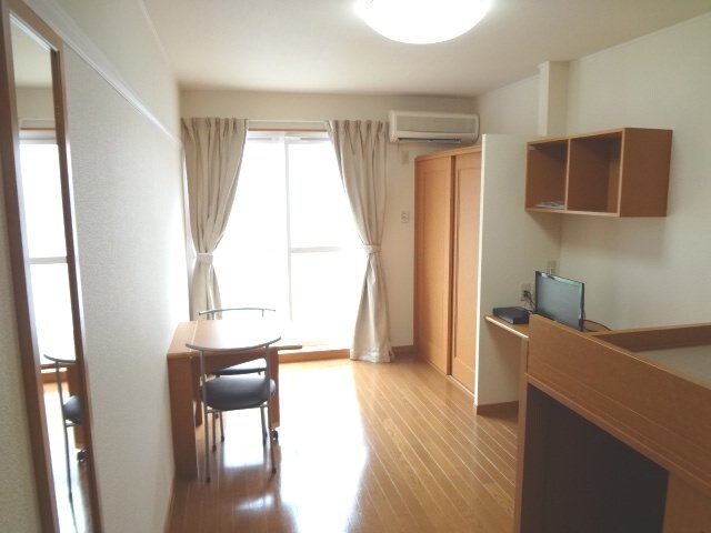 物件内観写真11　(2Fはカーペットとなります。)