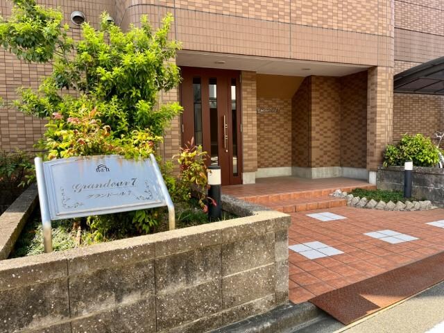 物件外観写真2　(外観写真（昼）)