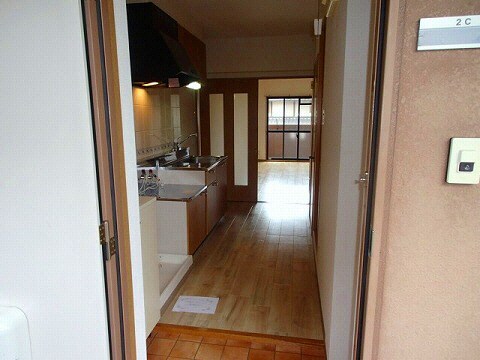 玄関(室内写真は別部屋の写真です。)