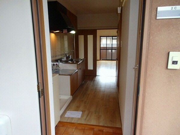 玄関(室内写真は別部屋の写真です。)