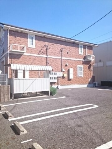 物件外観写真2　(駐車場に車を止められます)