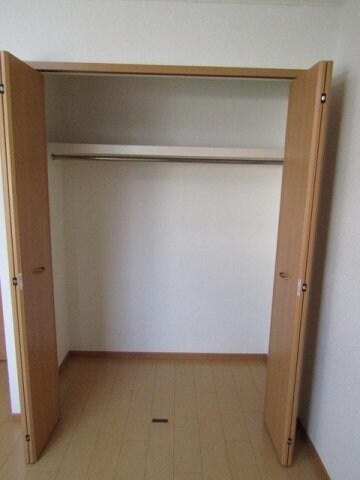 物件内観写真10　(大きなスペースがあり、収納には困りません)