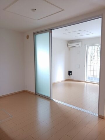 物件内観写真4　(ゆったり過ごせるリビングです)