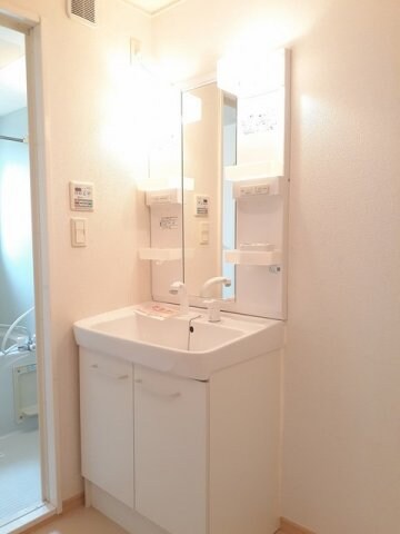 洗面・脱衣所(忙しい朝には欠かせない洗面所です)