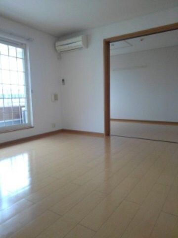 居室(ゆったり過ごせる居間です)