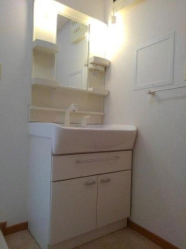 洗面・脱衣所(明るい洗面所です)