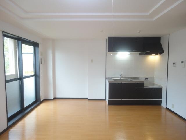 物件内観写真4　(リビング)