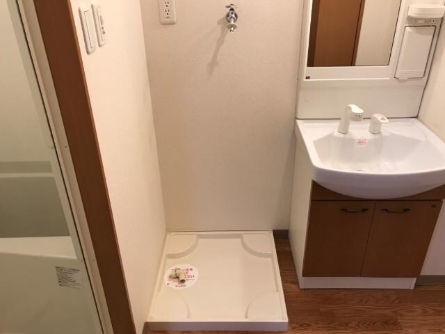 物件内観写真10　(洗濯機置場)