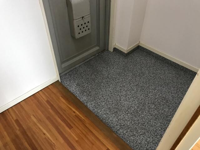 物件内観写真12　(玄関)