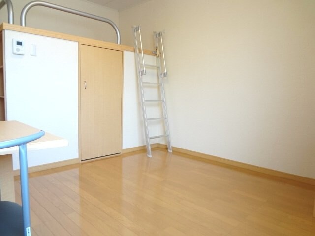 物件内観写真2　(1F ハイベッド)