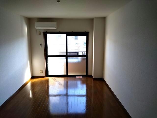 物件内観写真3　(写真、間取図面などが現況と異なる場合は現況優先となります。)