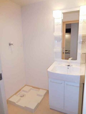 物件内観写真8　(脱衣スペースもあります)