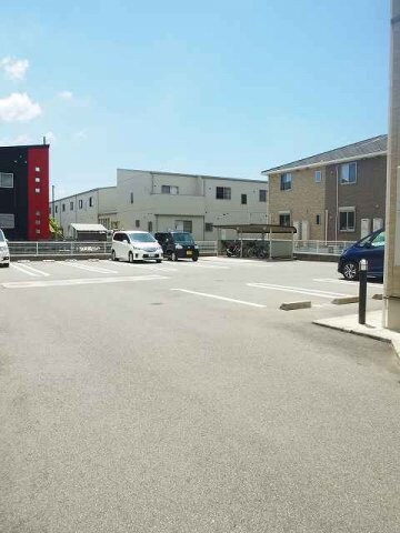 物件外観写真2　(カースペースがあります)