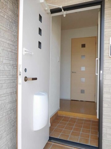 物件内観写真9　(きれいな玄関です)