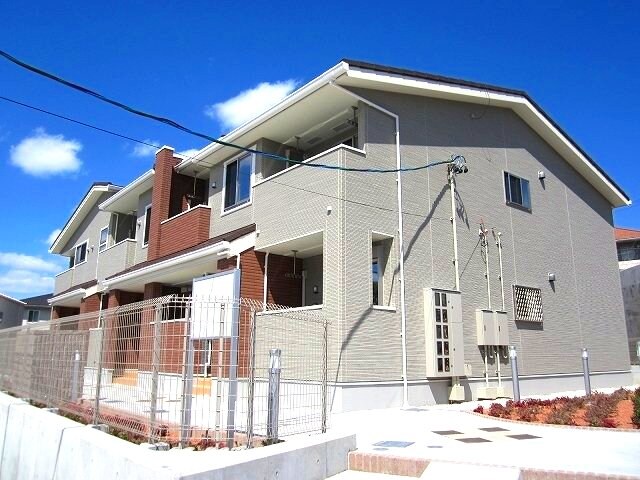 物件外観写真1　(外観もきれいです)