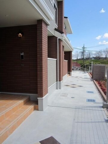 物件外観写真2　(毎日通るエントランスはこのようになっています)