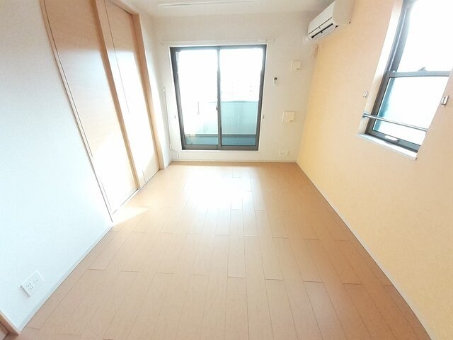 物件内観写真3　(おしゃれな居間です)