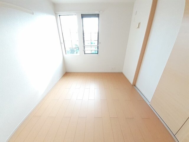 物件内観写真8　(内装は落ち着いています)