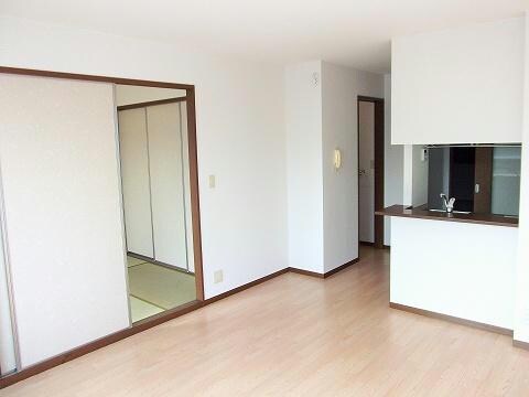 物件内観写真2　(室内写真は別部屋の写真です。)