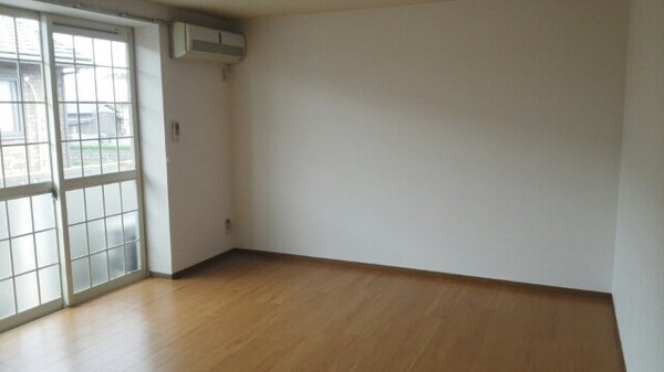 居室(使いやすい居間です)