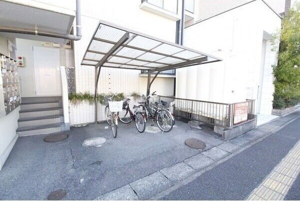 物件内観写真9　(駐輪場)