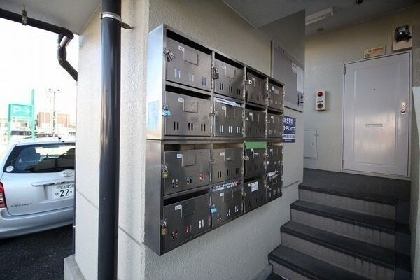 エントランス(集合郵便受け)