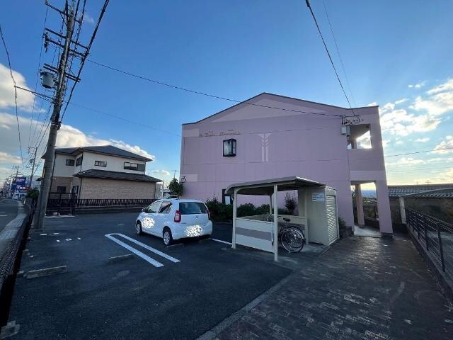 物件外観写真2　(外観写真（昼）)