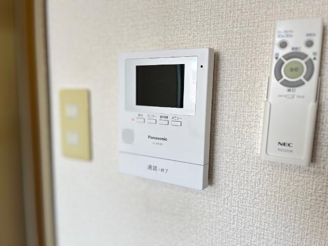 物件内観写真10　(カメラ付インターホン)