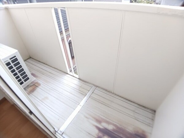 バルコニー(バルコニーからの眺めを楽しみながら食事をしませんか)