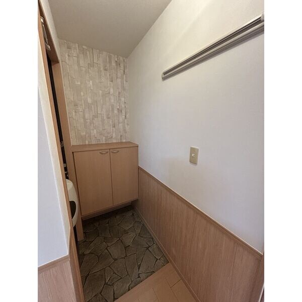 玄関(室内写真は別部屋の写真です。)