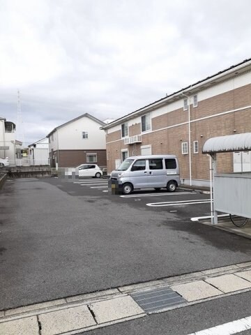 物件外観写真2　(カースペースがあります)