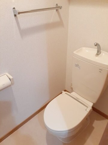 物件内観写真8　(コンパクトで使いやすいトイレです)