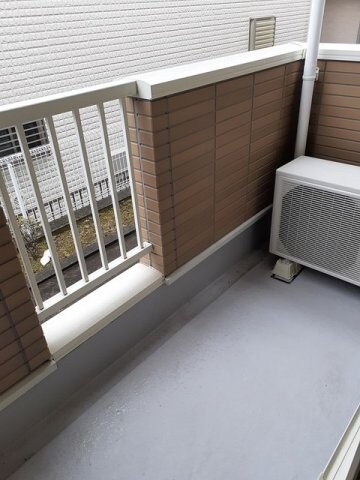 物件内観写真12　(バルコニーからの眺めを楽しみながら食事をしませんか)