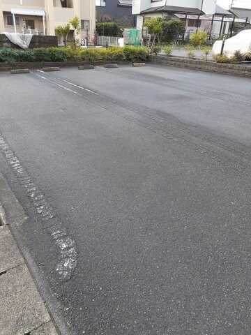 物件外観写真2　(駐車場に車を止められます)
