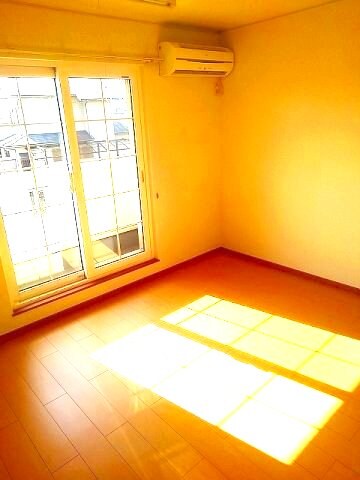 物件内観写真3　(居間です)