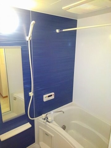 物件内観写真5　(コンパクトで使いやすいお風呂です)