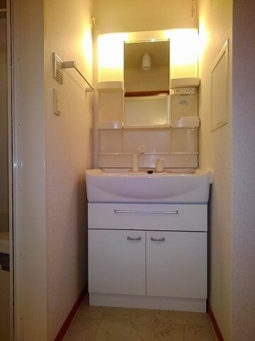 物件内観写真7　(コンパクトで使いやすい洗面所)