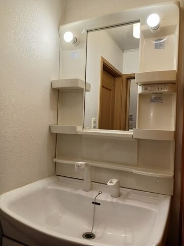 物件内観写真6　(脱衣スペースもあります)