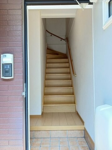 物件内観写真11　(きれいな玄関です)