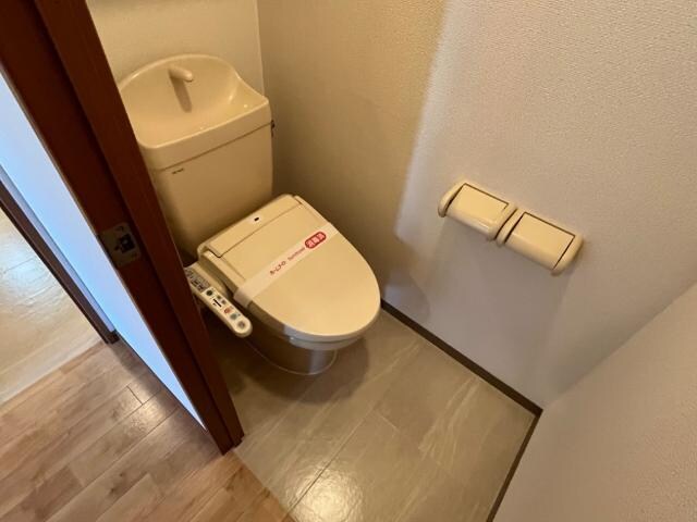 物件内観写真11　(シャワー付トイレ)