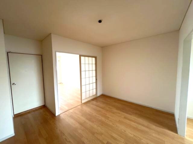 物件内観写真3　(リビング)