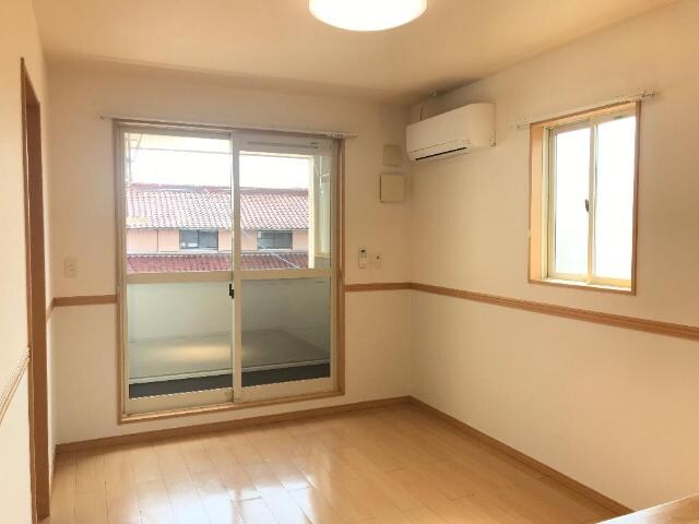 物件内観写真3　(リビング)