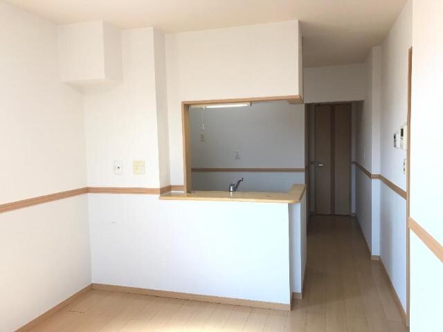 物件内観写真4　(リビング)