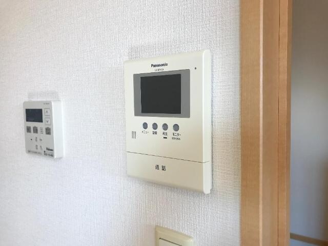 物件内観写真17　(カメラ付インターホン)