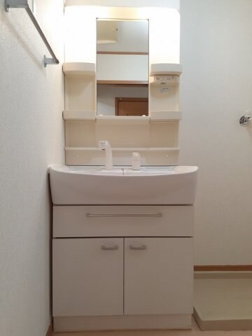 物件内観写真7　(使いやすい洗面所です)