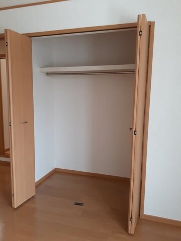 物件内観写真10　(便利な収納スペースです)