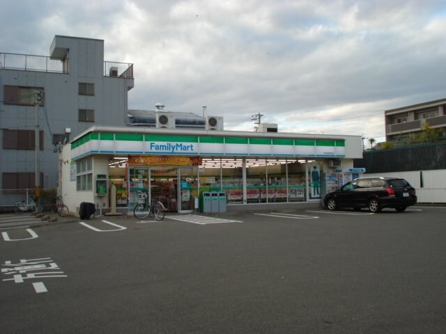 物件外観写真3　(ファミリーマート中村森田町店まで340ｍ)