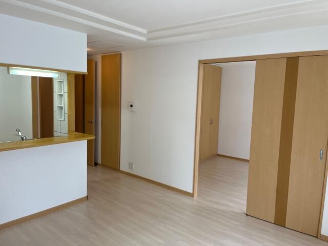 物件内観写真4　(リビング)