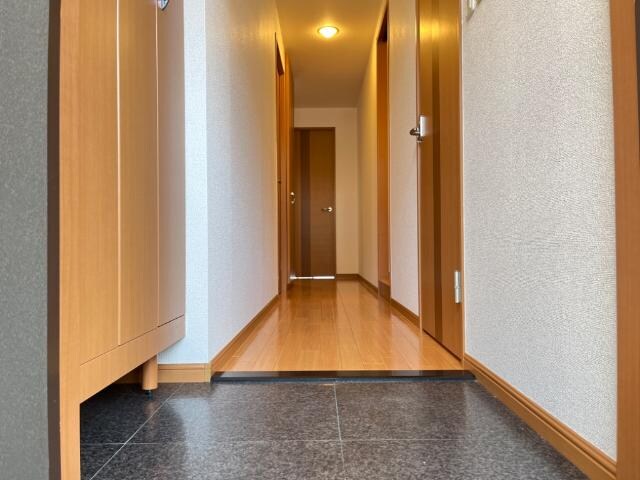 物件内観写真12　(玄関)
